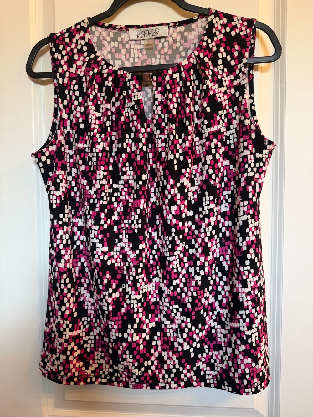 Kasper Sleeveless Black, Pink & White Geometric Tank Top
